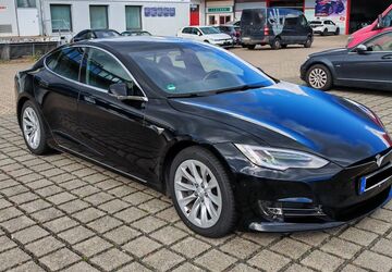 Tesla Model S 272.925 km 22.970 &euro; Braunschweig 38112