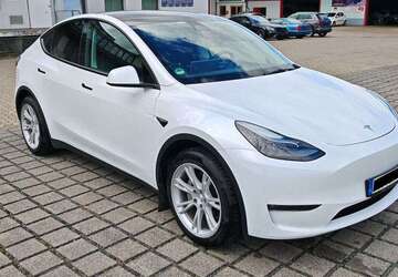 Tesla Model Y 141.641 km 28.970 &euro; Braunschweig 38112